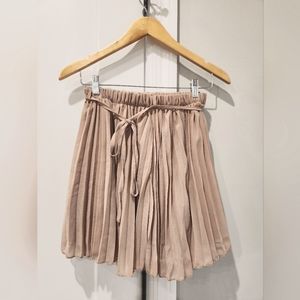 Pleated skirt